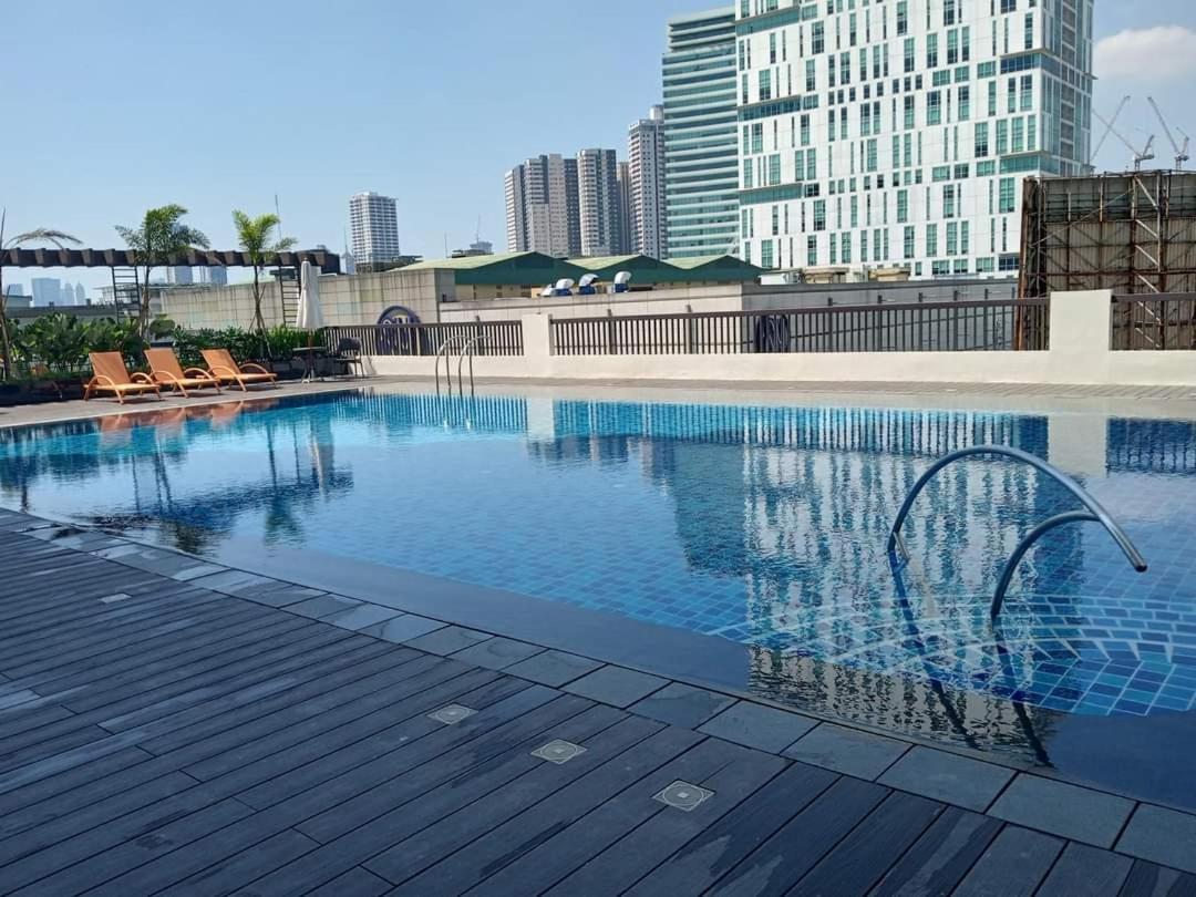 Manhattan Plaza Tower 1 Quezon City Exterior photo